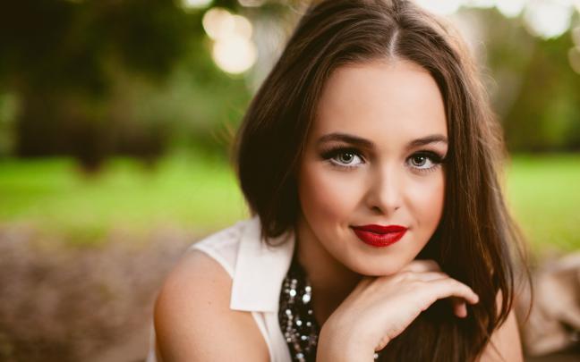 women red lipstick portraits 2560x1600 wallpaper High Quality 