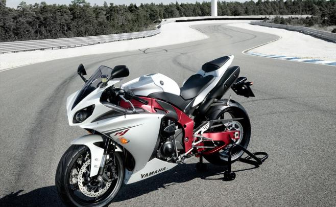 Yamaha R1 Bike ~ High Definition Wallpapers|Nature Wallpapers|Landscape 